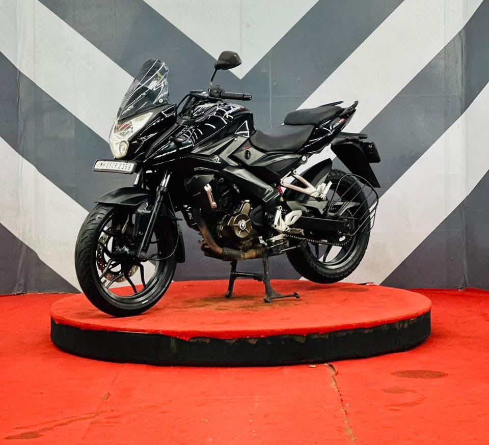 PULSAR AS 200 2015